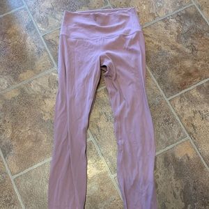 Lululemon aligns size 6